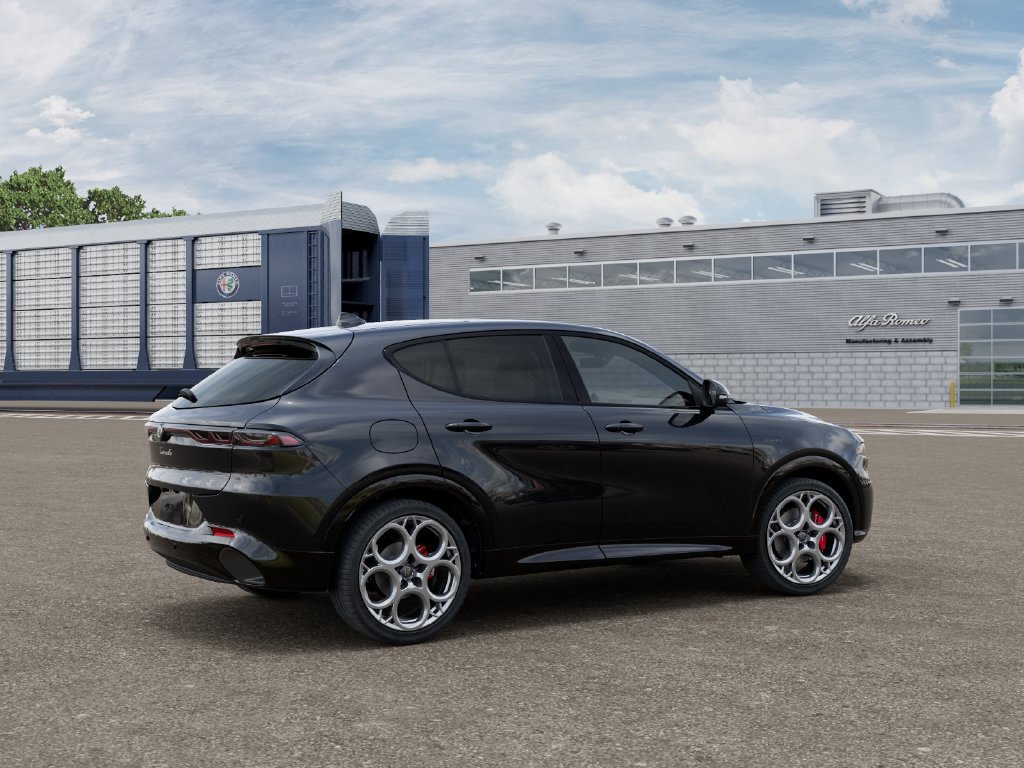 New 2025 Alfa Romeo Tonale w/ Premium Package AWD/4WD image 4