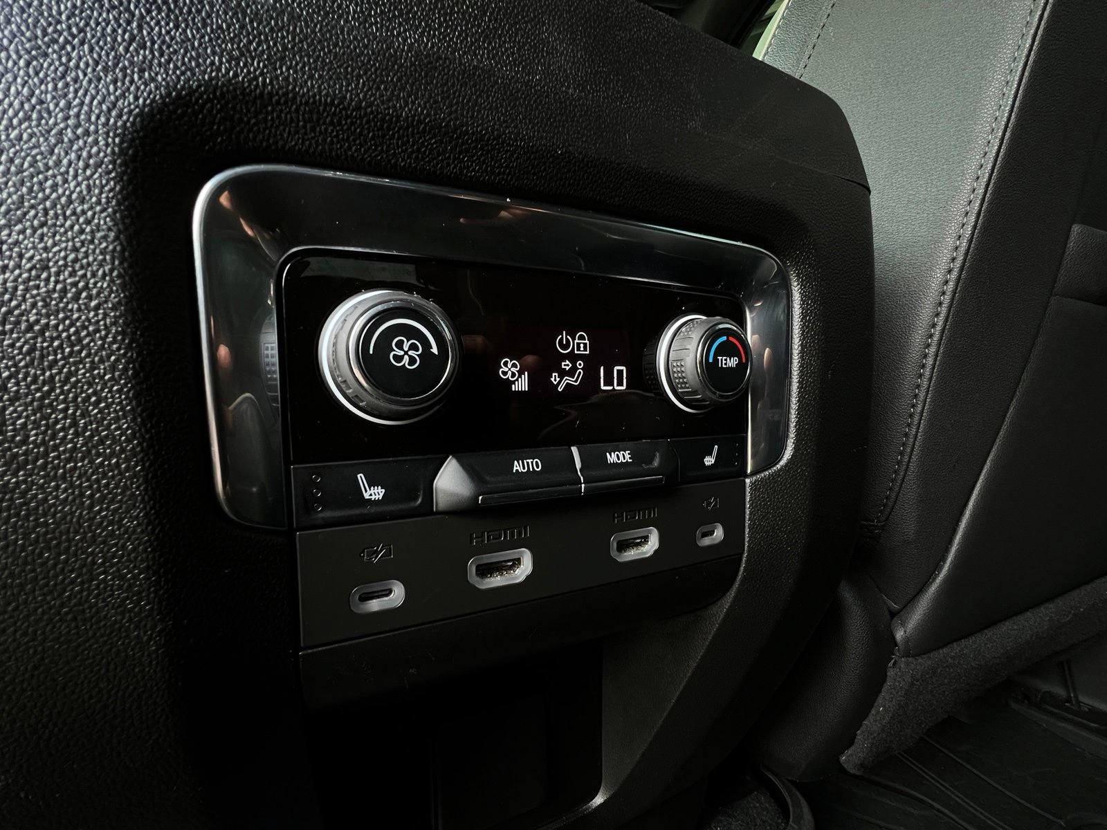 Used 2023 Chevrolet Tahoe Premier w/ Advanced Technology Package AWD/4WD image 29