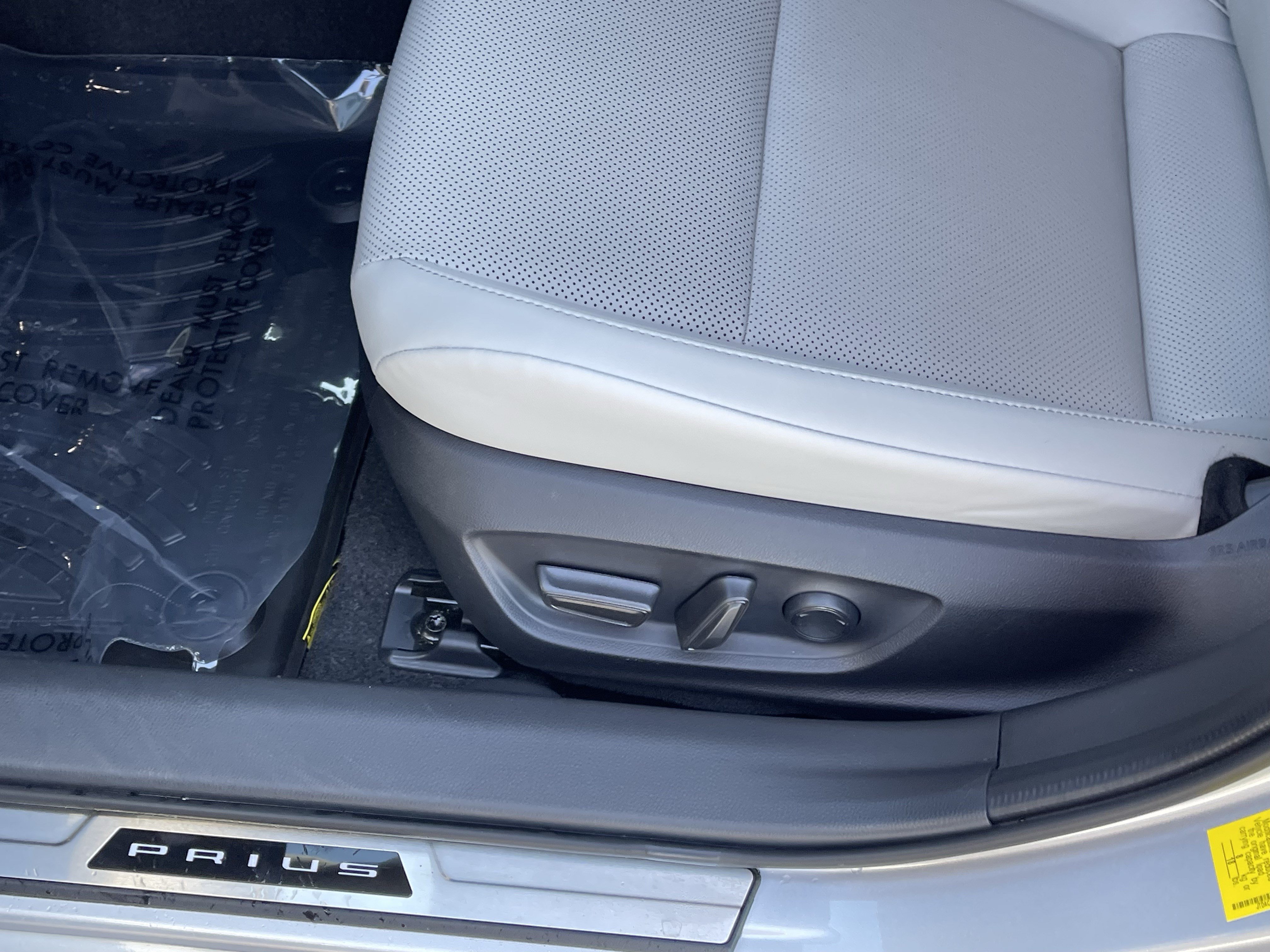 Used 2024 Toyota Prius XLE FWD image 18