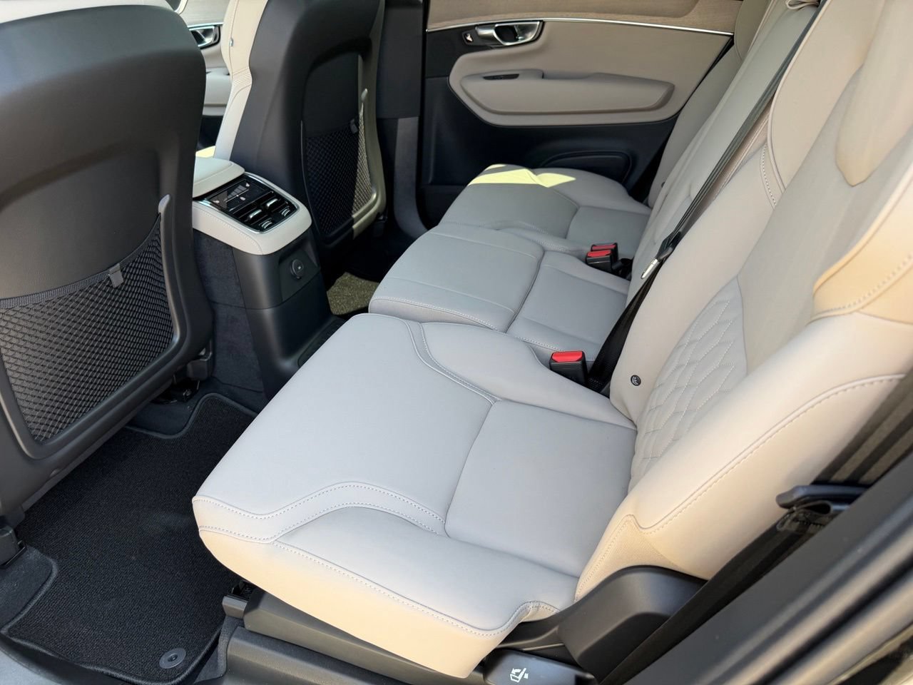 New 2026 Volvo XC90 T8 Plus w/ Protection Package AWD/4WD image 31
