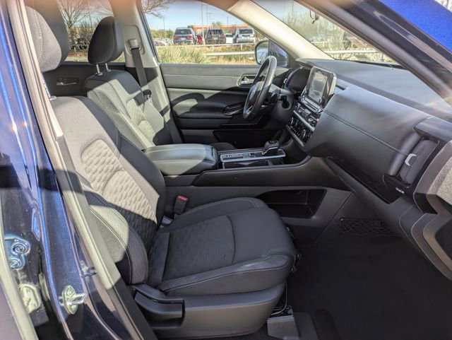 Used 2022 Nissan Pathfinder SV w/ SV Black Package image 32