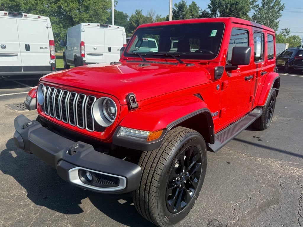 Used 2025 Jeep Wrangler Unlimited Sahara AWD/4WD image 8