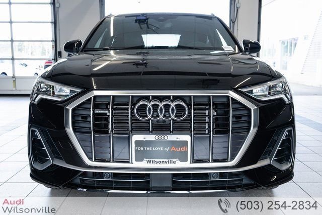 Used 2023 Audi Q3 2.0T Premium Plus w/ Premium Plus Package AWD/4WD image 2