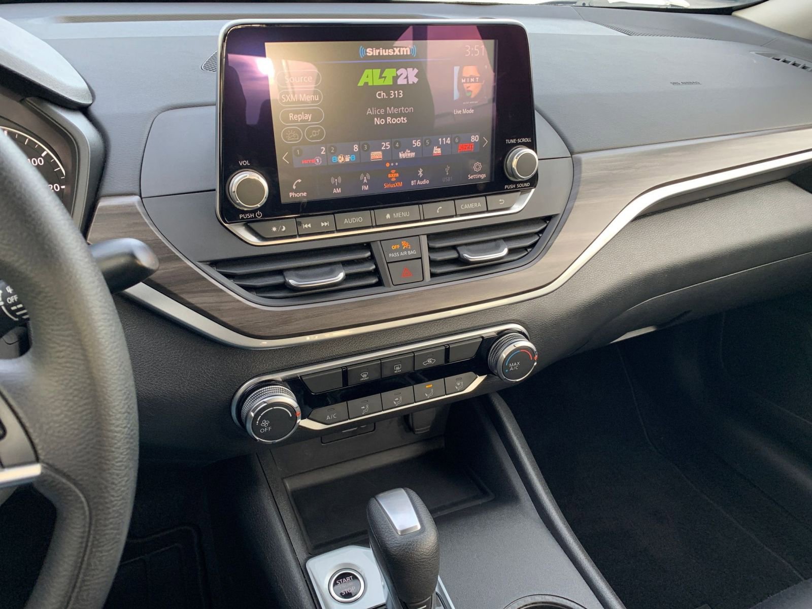 Used 2025 Nissan Altima 2.5 SV image 18