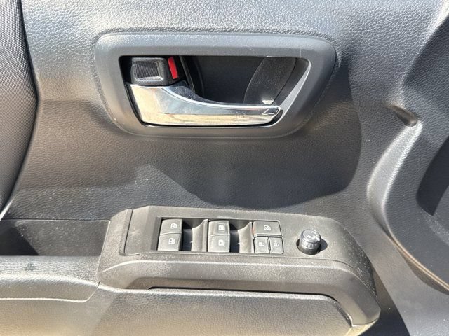 Used 2019 Toyota Tacoma TRD Off-Road AWD/4WD image 14