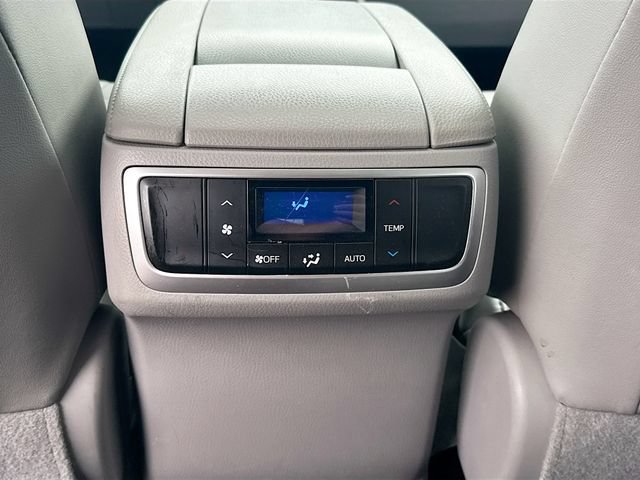 Used 2019 Toyota Highlander XLE AWD/4WD image 25
