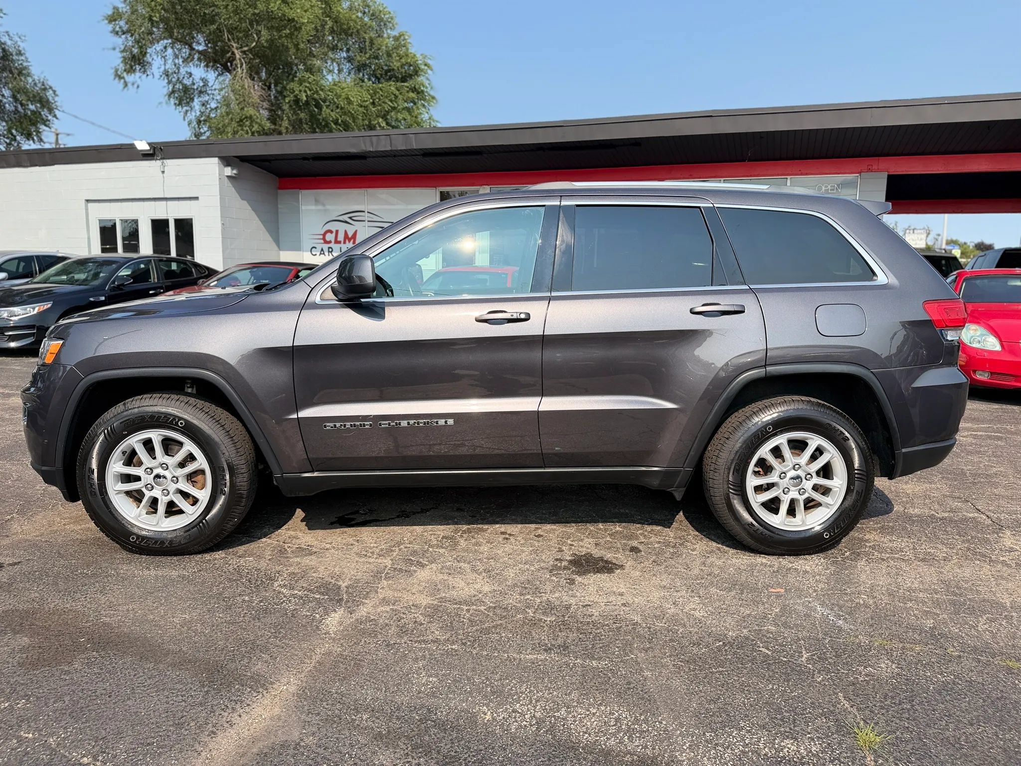 Used 2018 Jeep Grand Cherokee Laredo AWD/4WD image 7