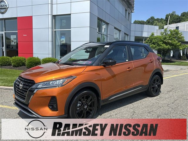 Certified 2024 Nissan Kicks SR w/ SR Premium Package image 1