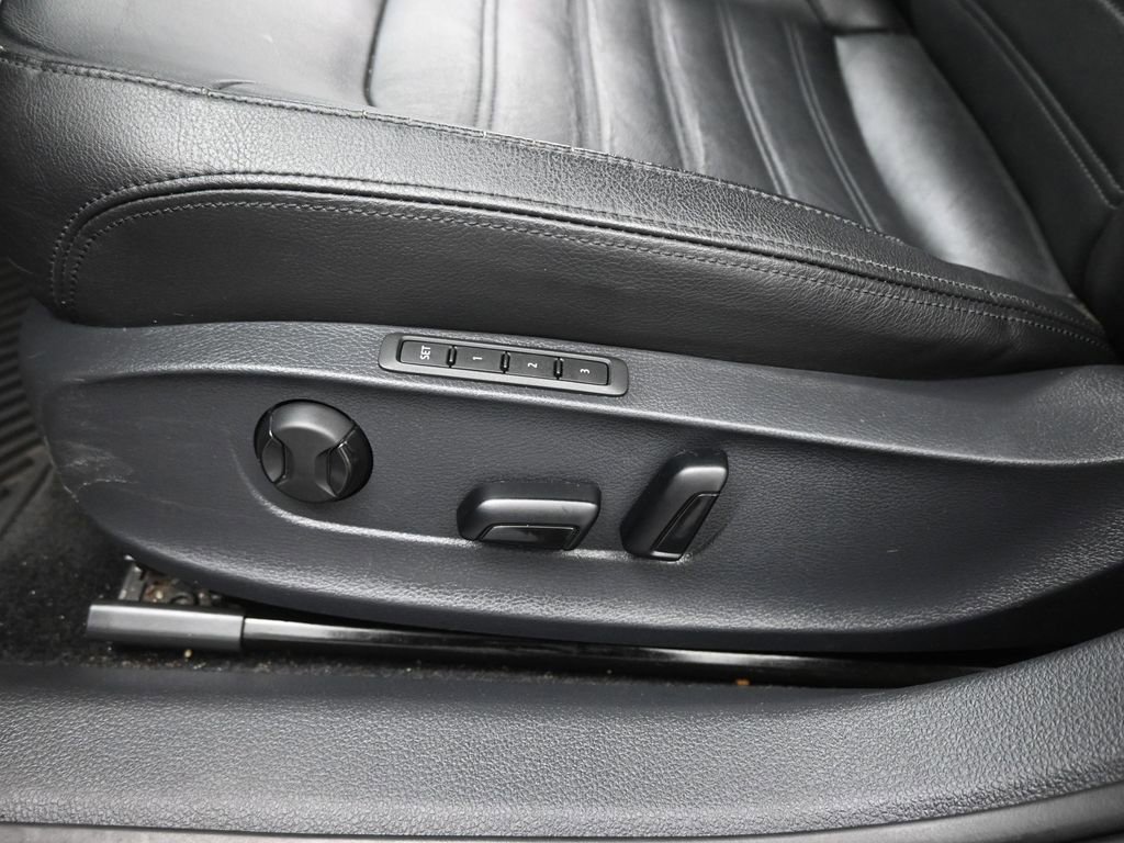 Used 2016 Volkswagen Passat 3.6 SEL Premium image 10