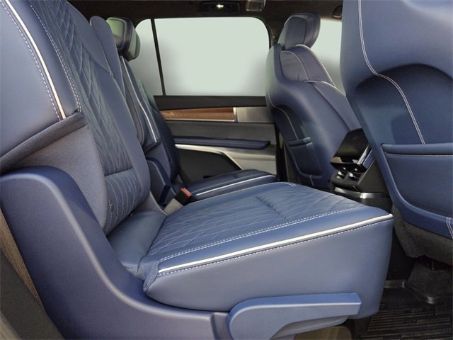 New 2026 Cadillac Vistiq Premium Luxury w/ LPO, Floor Liner Package image 15
