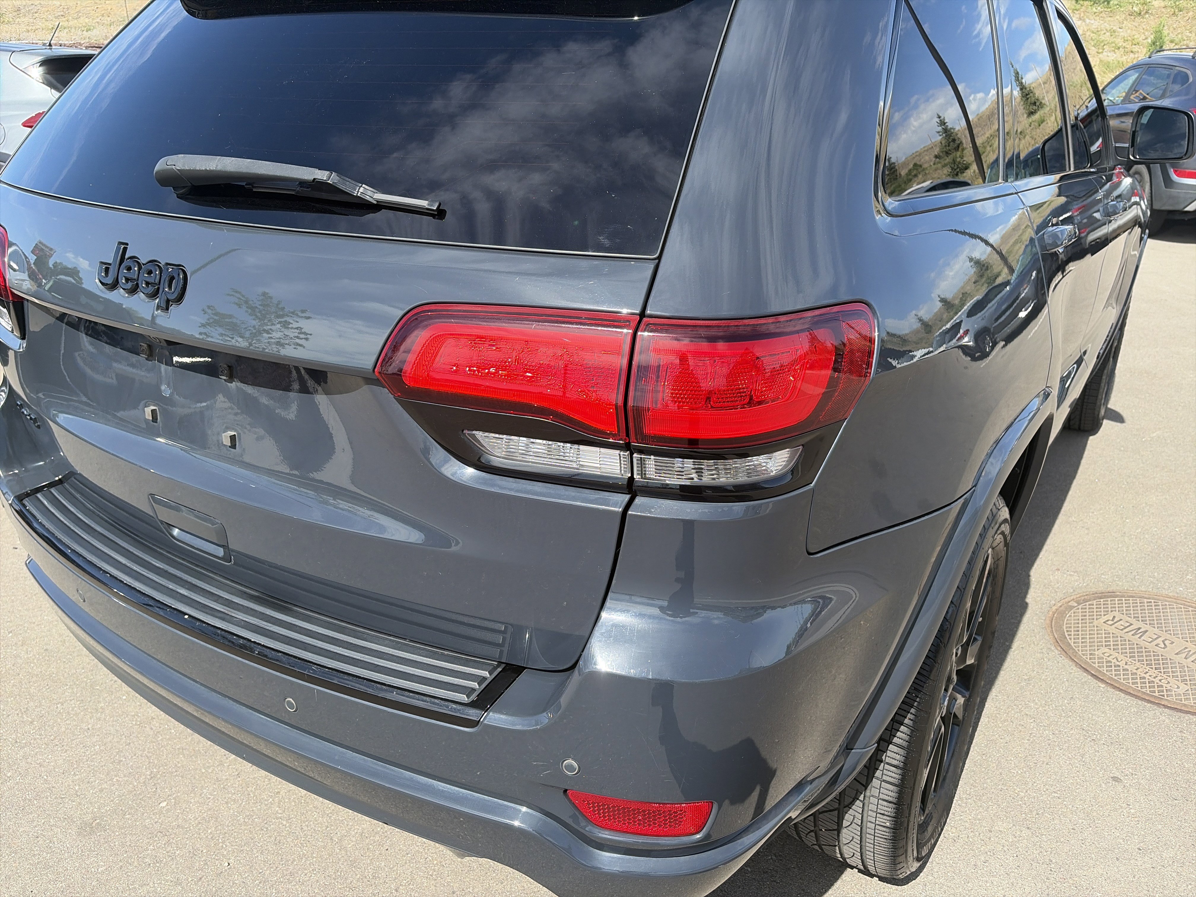 Used 2018 Jeep Grand Cherokee Altitude AWD/4WD image 30