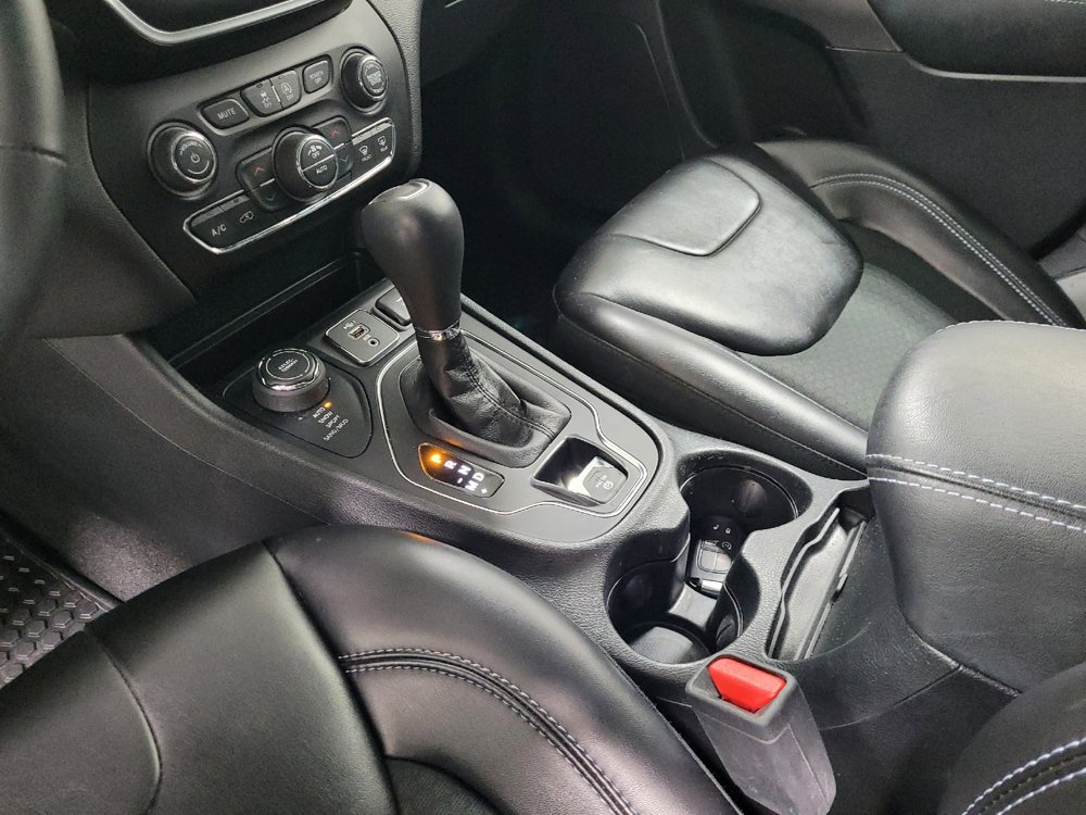 Used 2019 Jeep Cherokee Latitude Plus w/ Comfort/Convenience Group AWD/4WD image 26