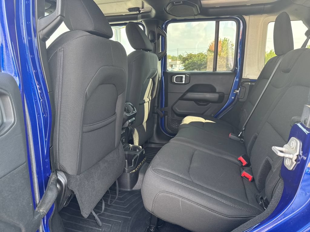 Used 2018 Jeep Wrangler Unlimited Sahara AWD/4WD image 34