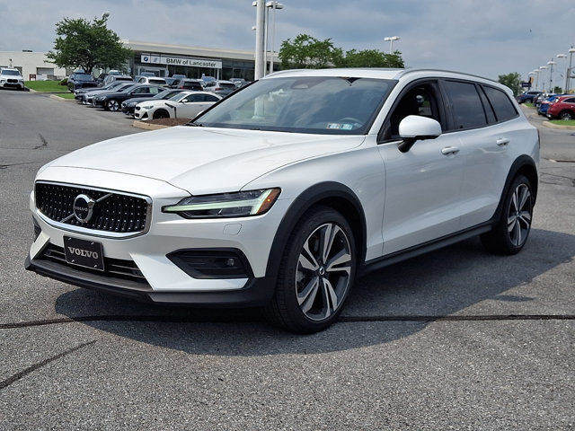 Used 2024 Volvo V60 B5 Cross Country Plus AWD/4WD image 2