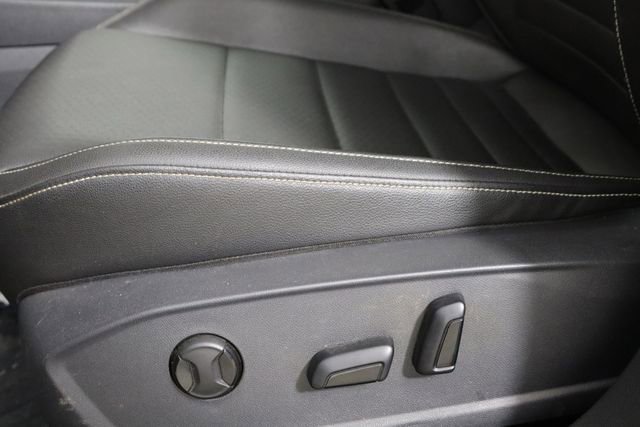 Used 2023 Volkswagen Jetta SE w/ Panoramic Sunroof Package FWD image 23