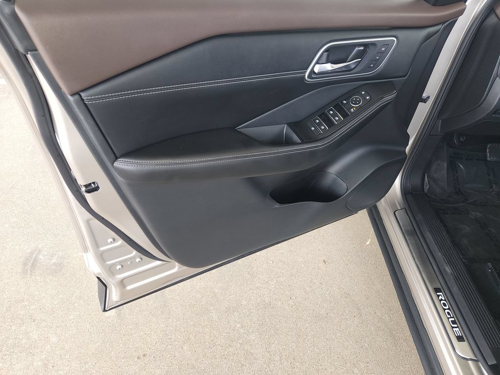 Certified 2021 Nissan Rogue Platinum FWD image 31