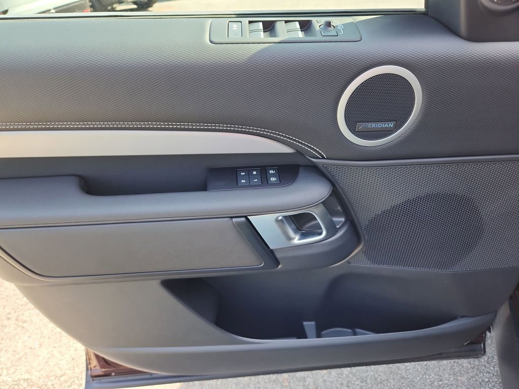 New 2026 Land Rover Discovery Limited Edition AWD/4WD image 23