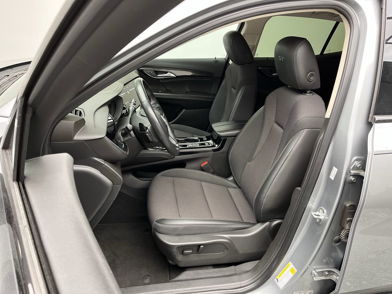 Certified 2023 Buick Envision Preferred w/ Sport Touring Package AWD/4WD image 9