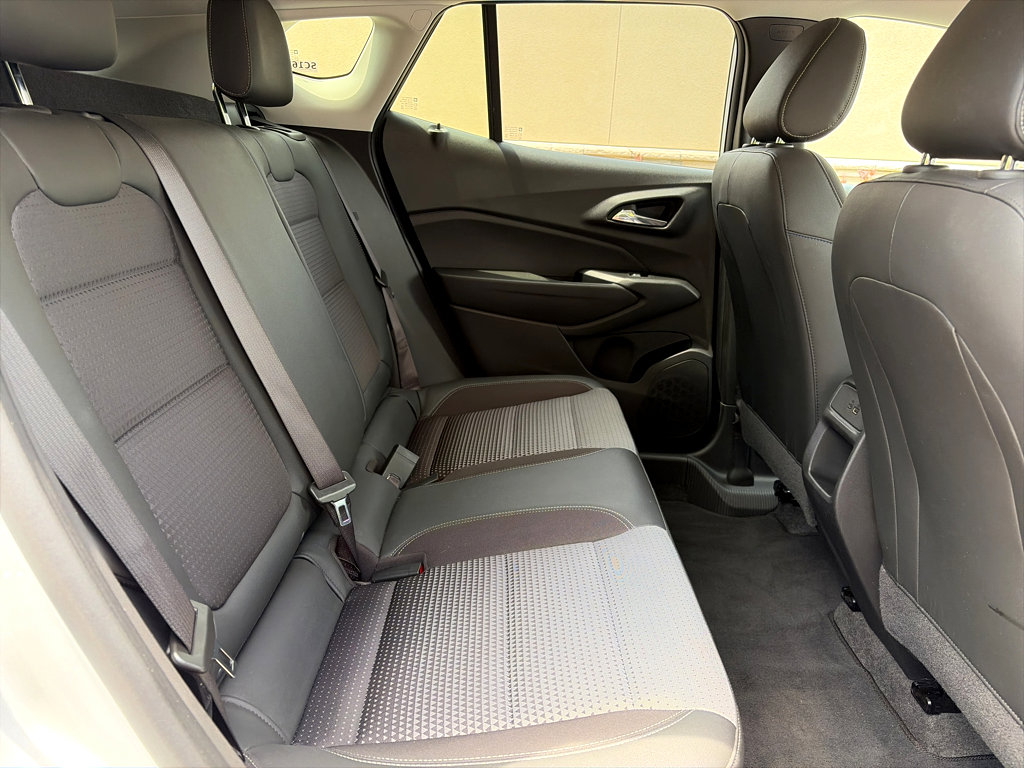 Used 2025 Chevrolet Trax LT FWD image 27