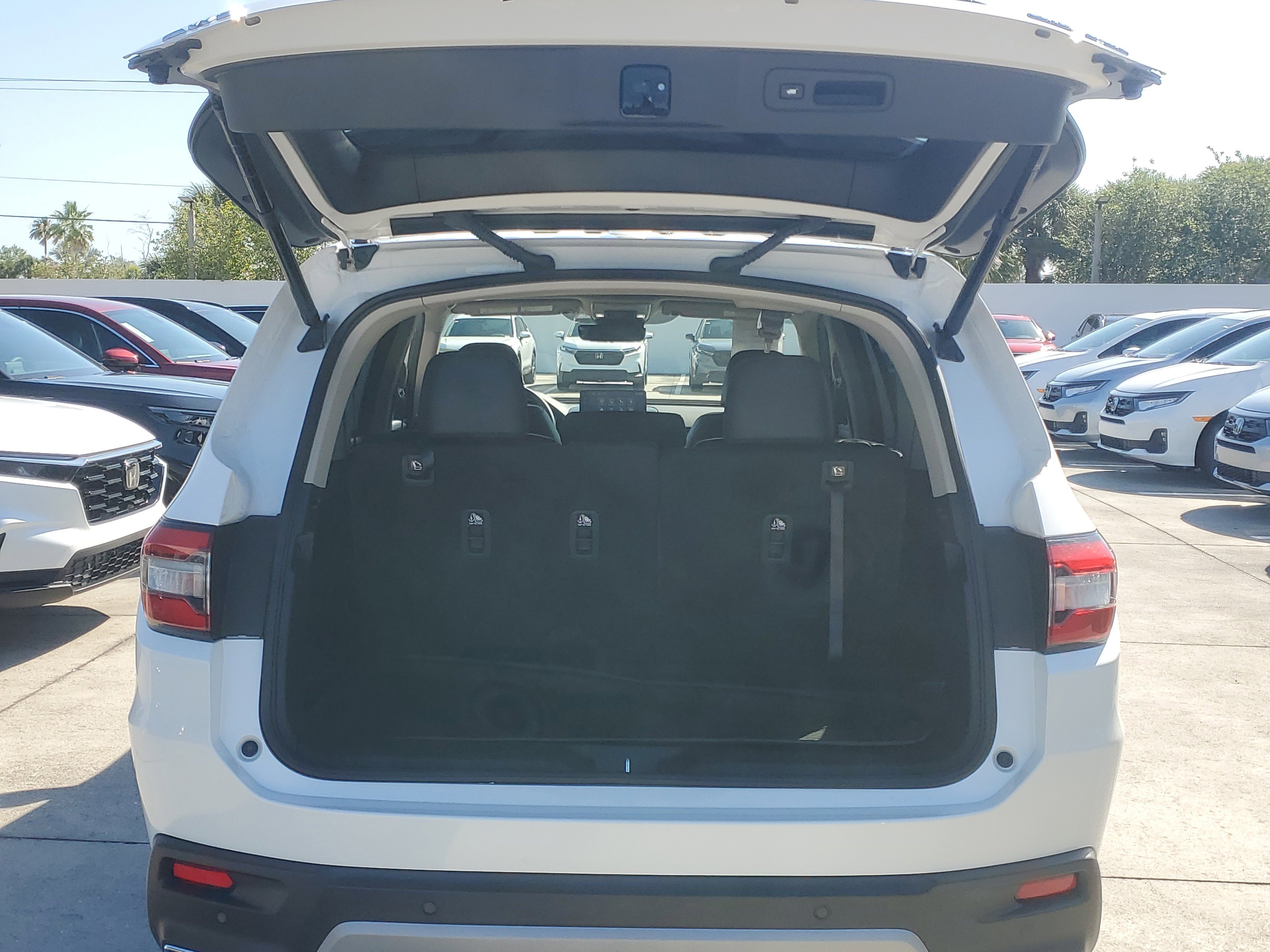 Certified 2025 Honda Pilot Touring image 9