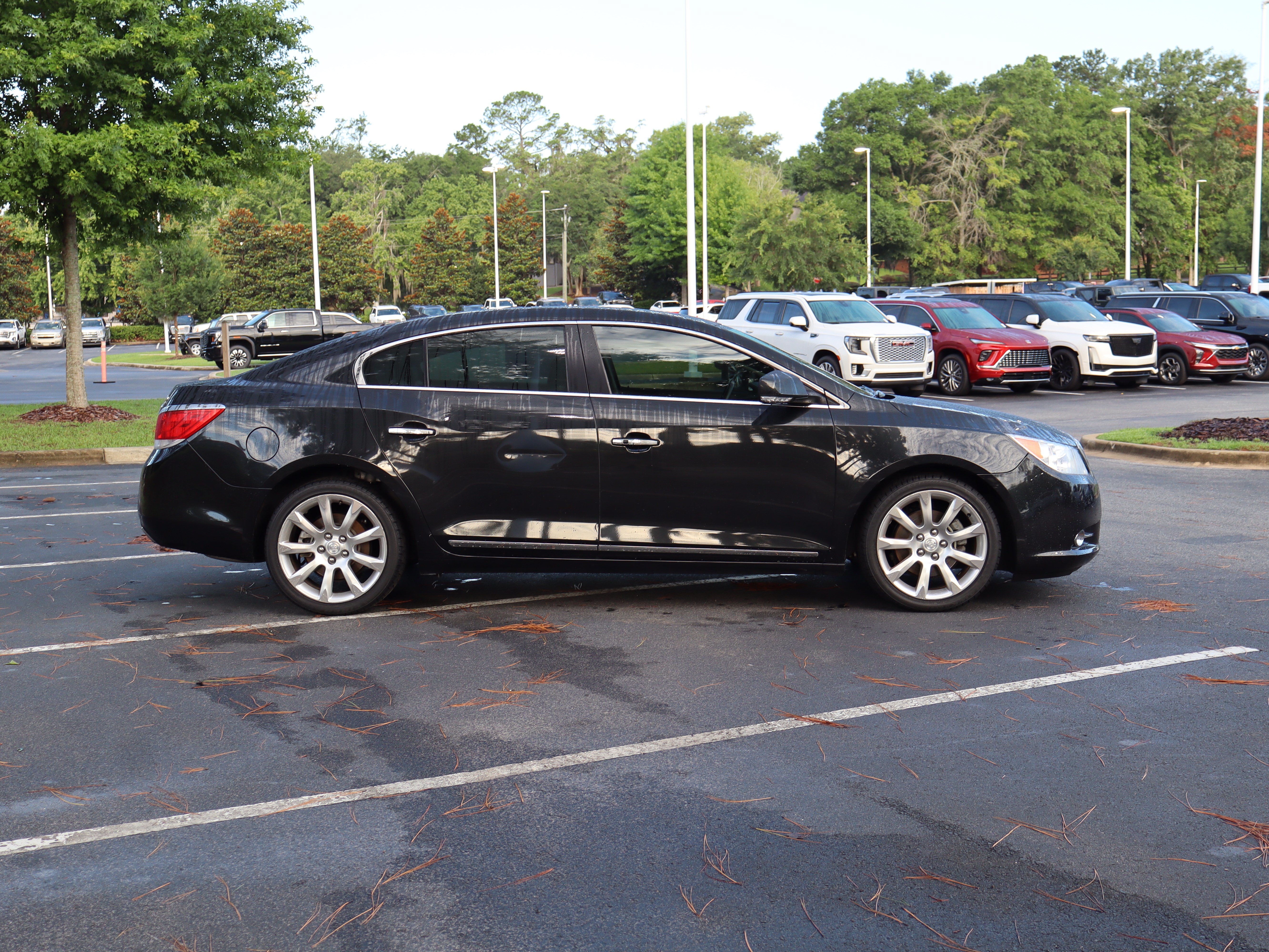 Used 2010 Buick LaCrosse CXS w/ Touring Package FWD image 10