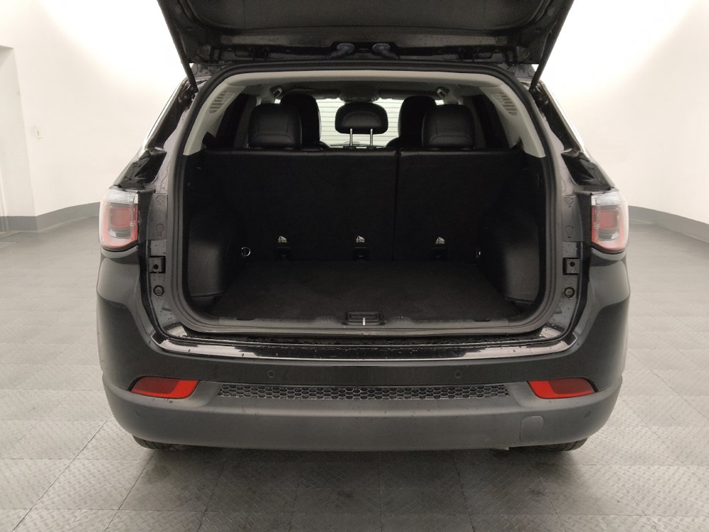 Used 2018 Jeep Compass Latitude w/ Popular Equipment Group FWD image 29