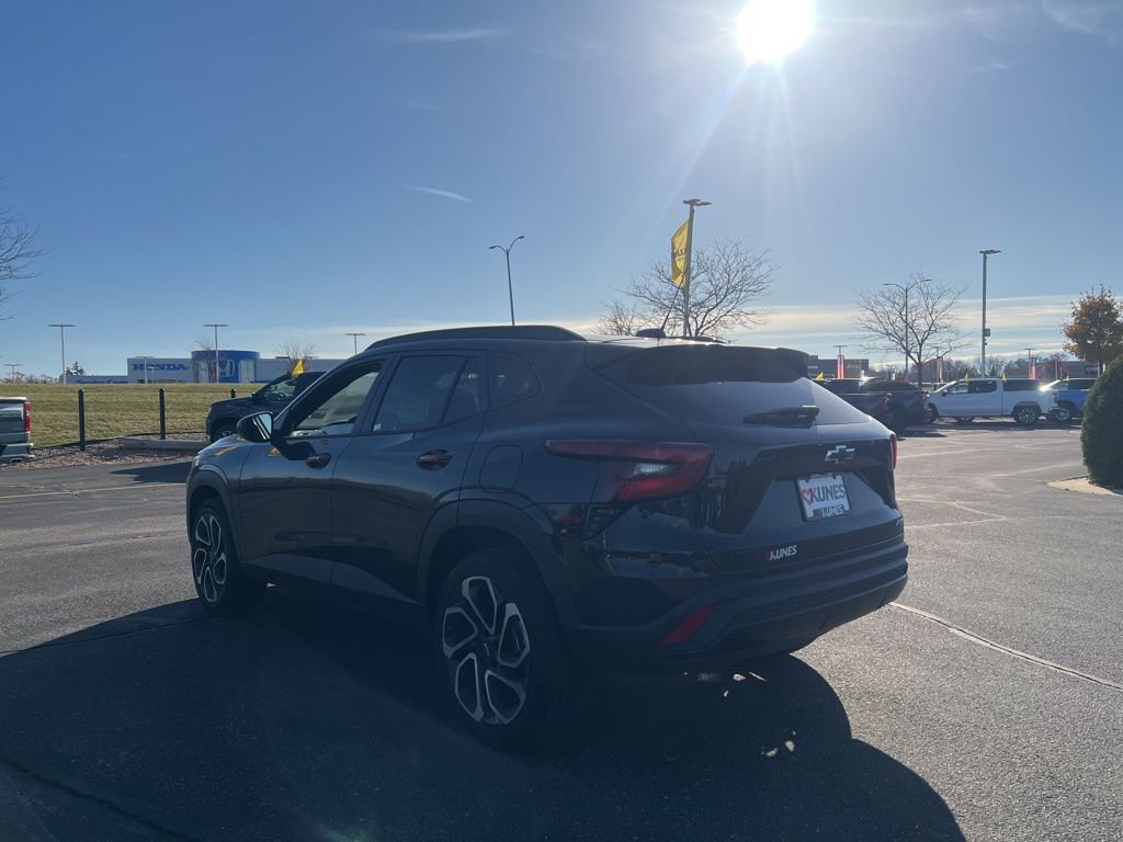 Used 2025 Chevrolet Trax RS w/ Driver Confidence Package image 6