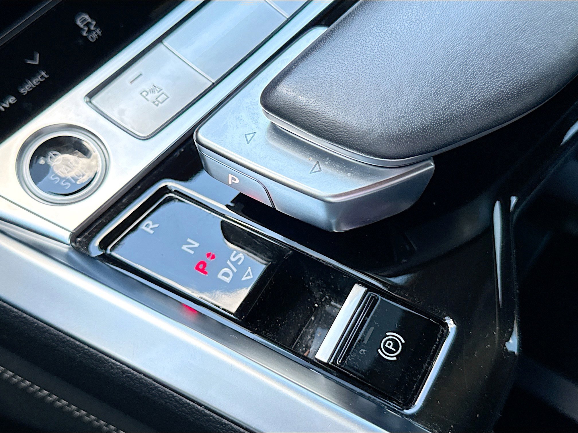 Used 2024 Audi Q8 e-tron Premium Plus AWD/4WD image 28
