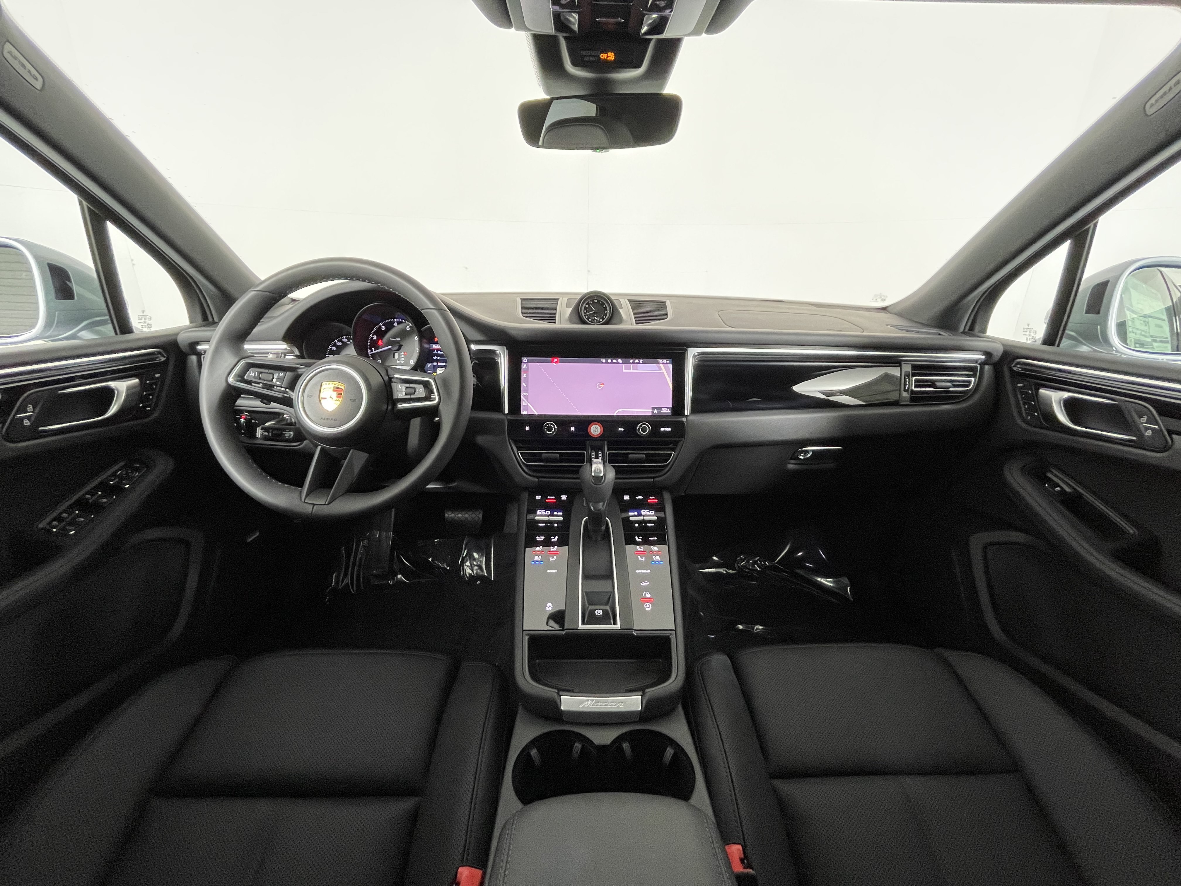 Certified 2026 Porsche Macan AWD/4WD image 13
