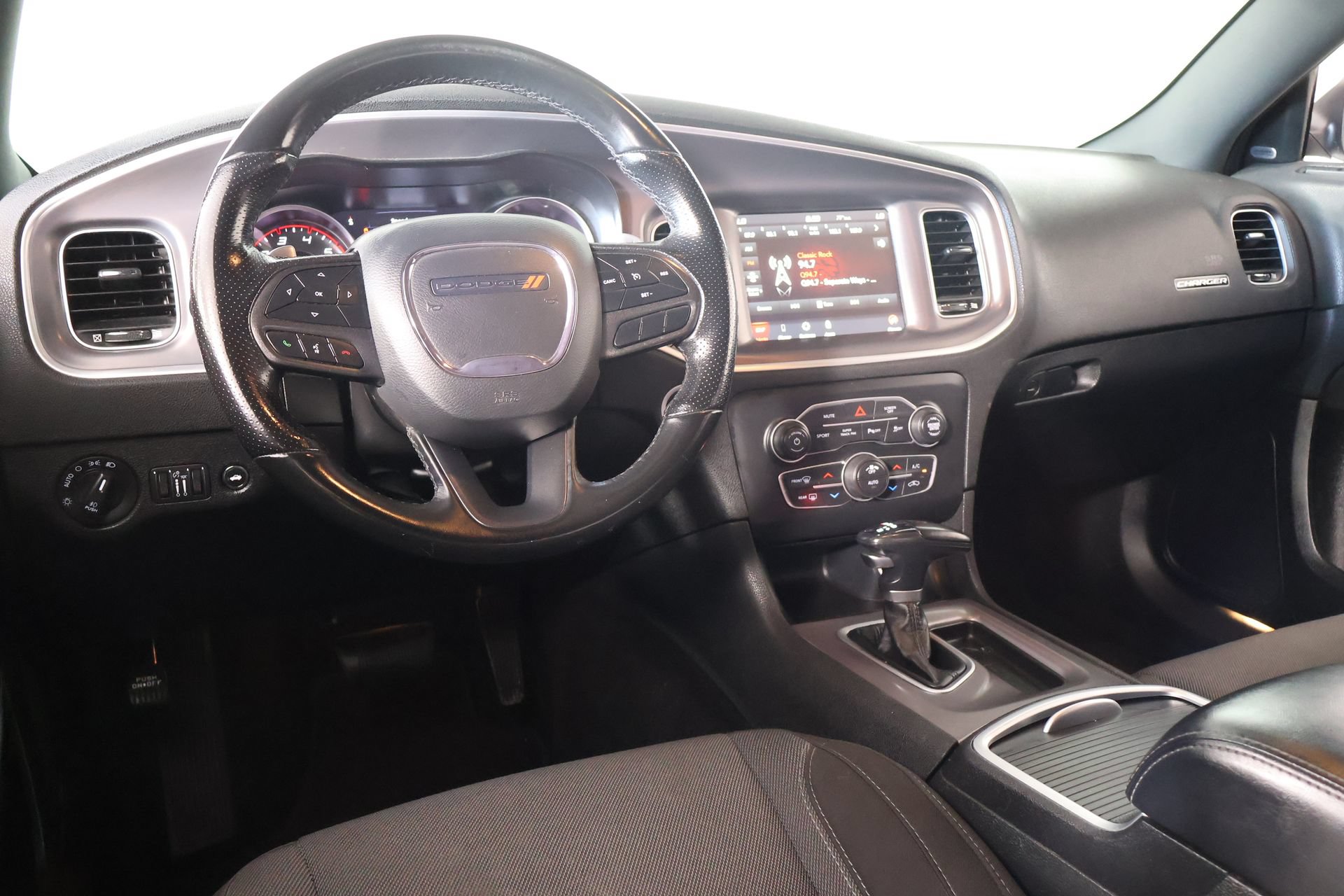Used 2022 Dodge Charger SXT AWD/4WD image 2