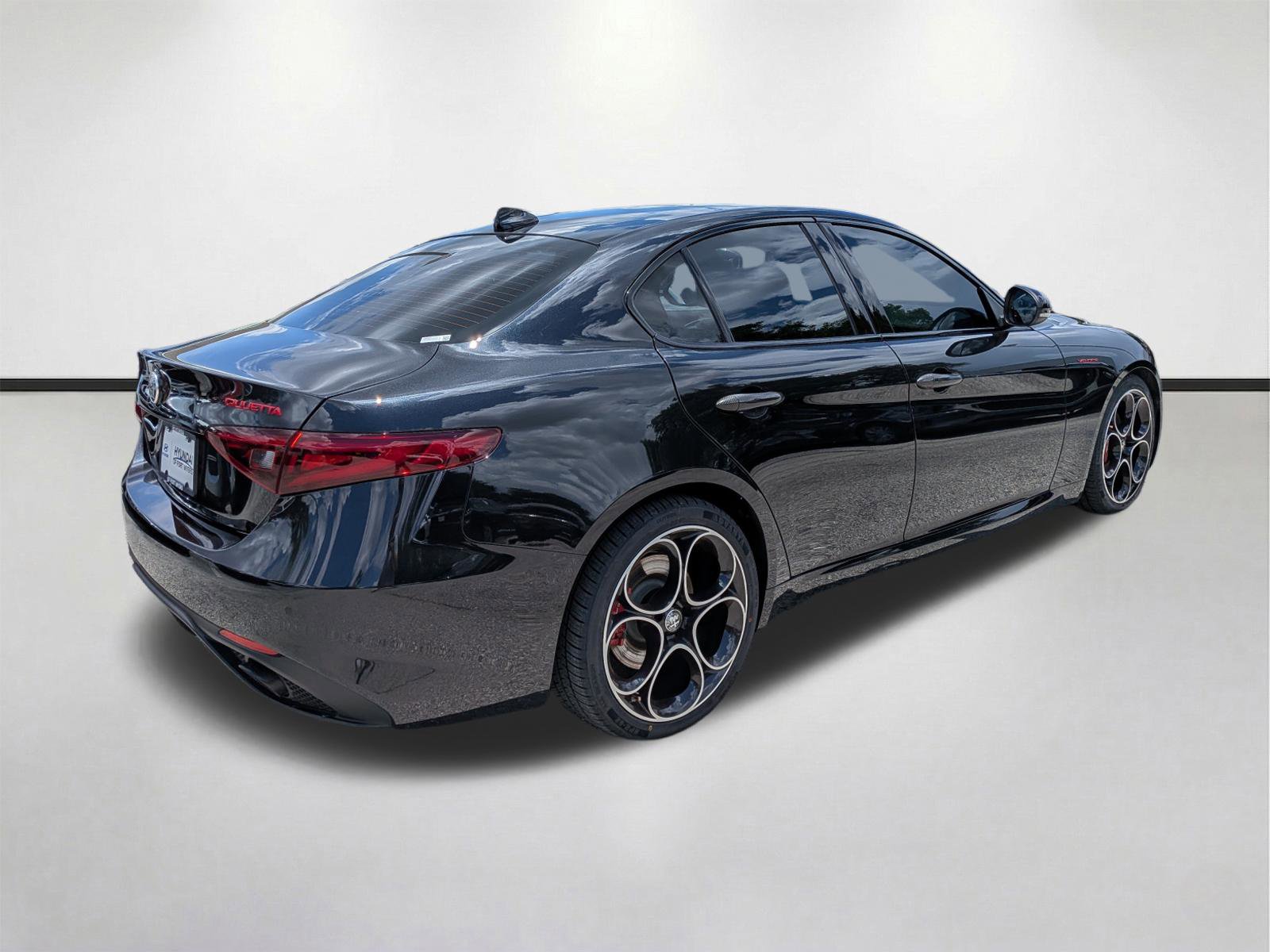Used 2022 Alfa Romeo Giulia Veloce RWD image 4