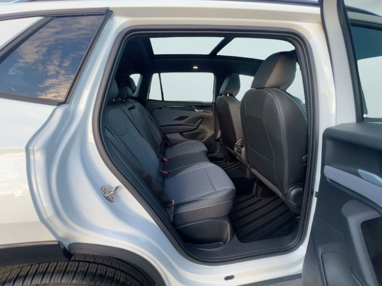 New 2026 Volkswagen Tiguan SE R-Line image 26