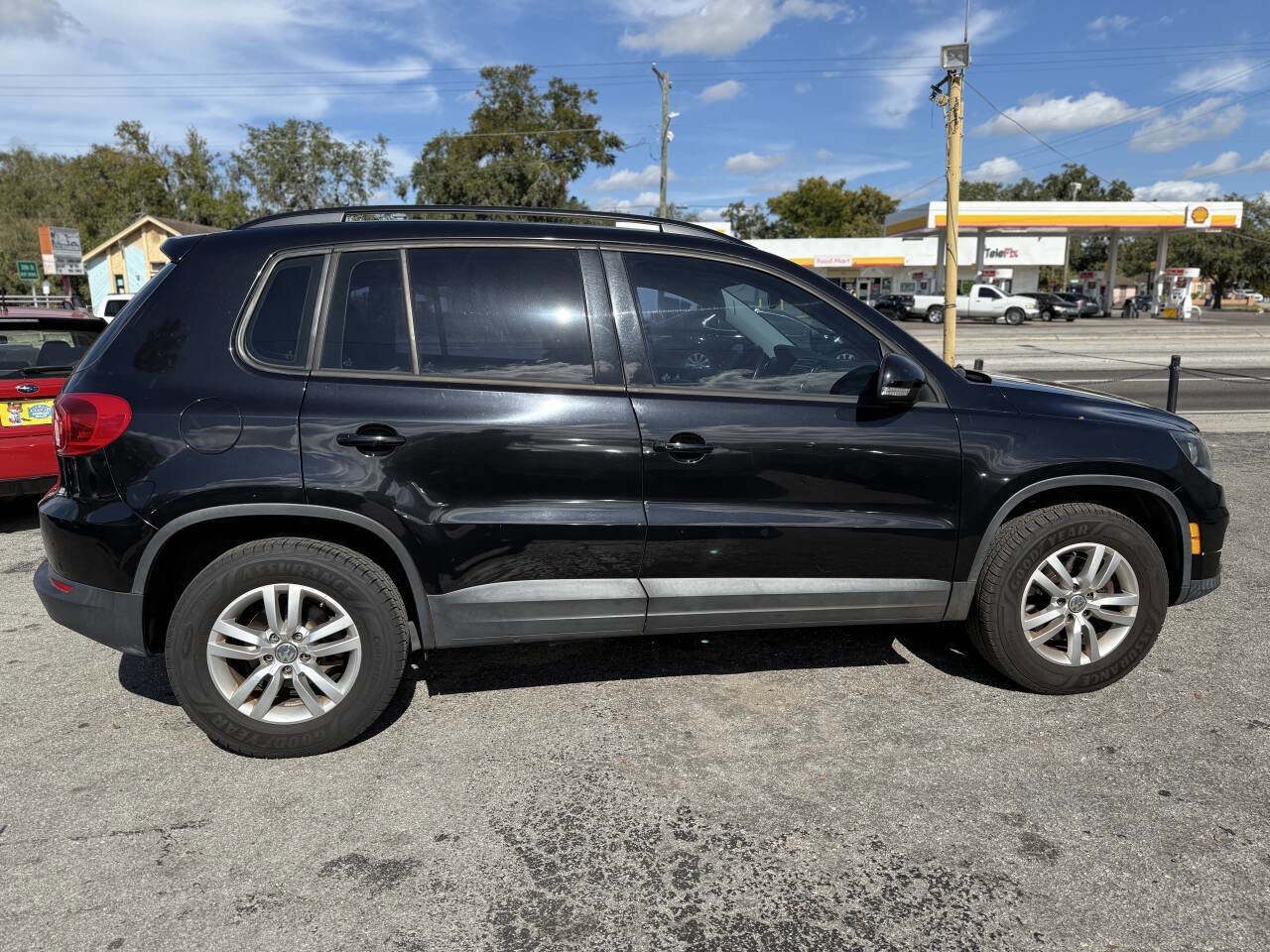 Used 2016 Volkswagen Tiguan S image 8