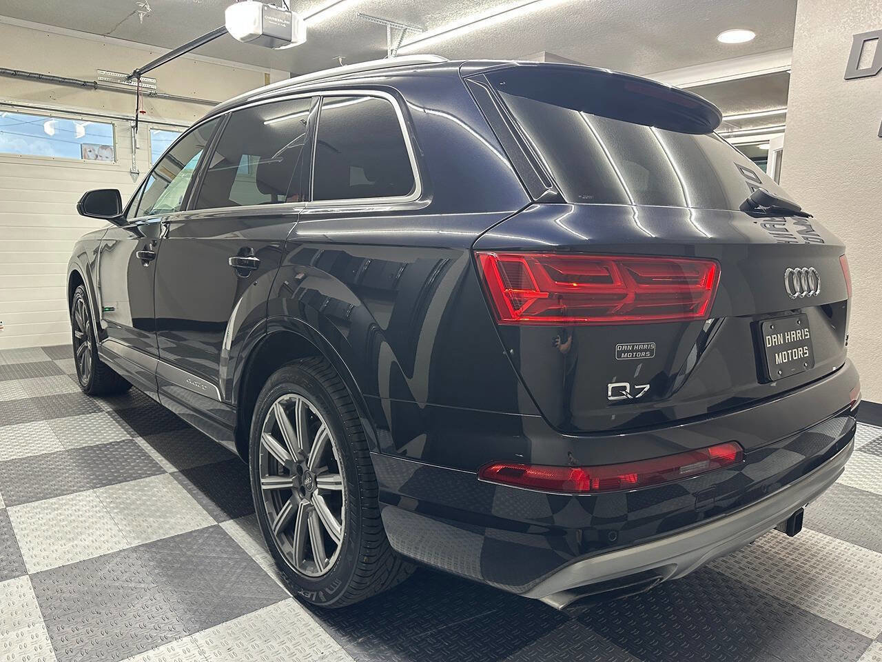 Used 2017 Audi Q7 3.0T Prestige AWD/4WD image 11