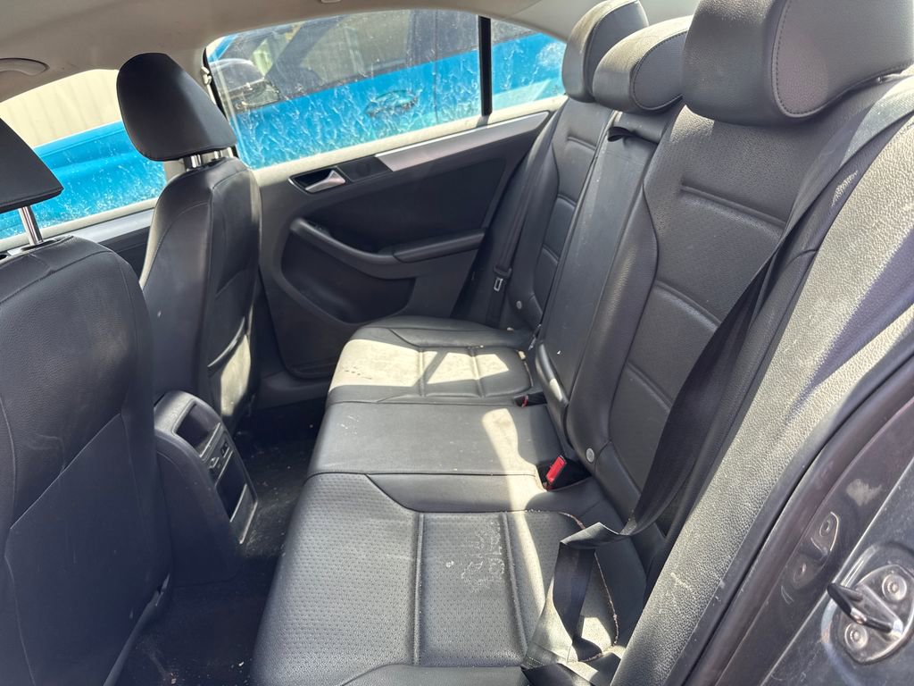 Used 2013 Volkswagen Jetta SE FWD image 12