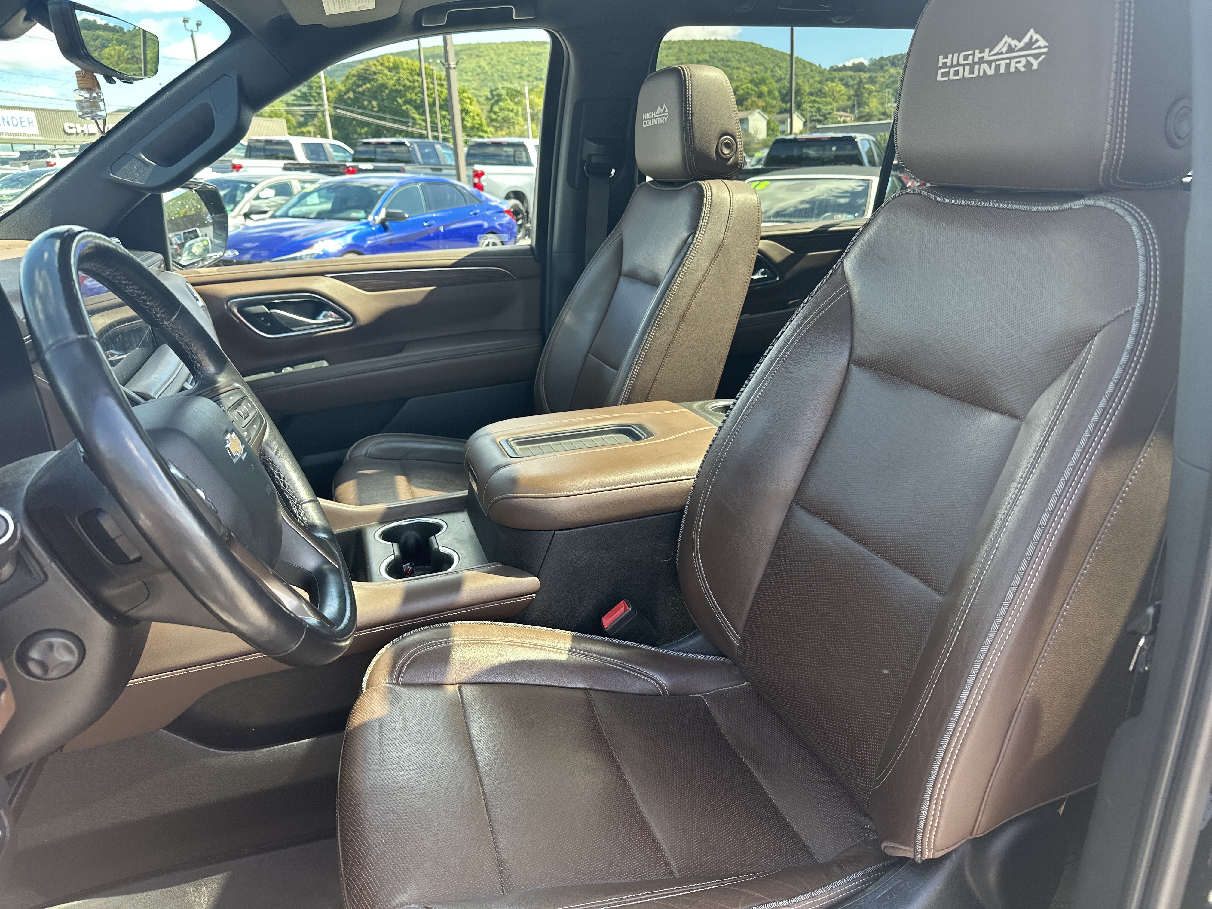 Used 2021 Chevrolet Suburban High Country w/ Premium Package AWD/4WD image 13