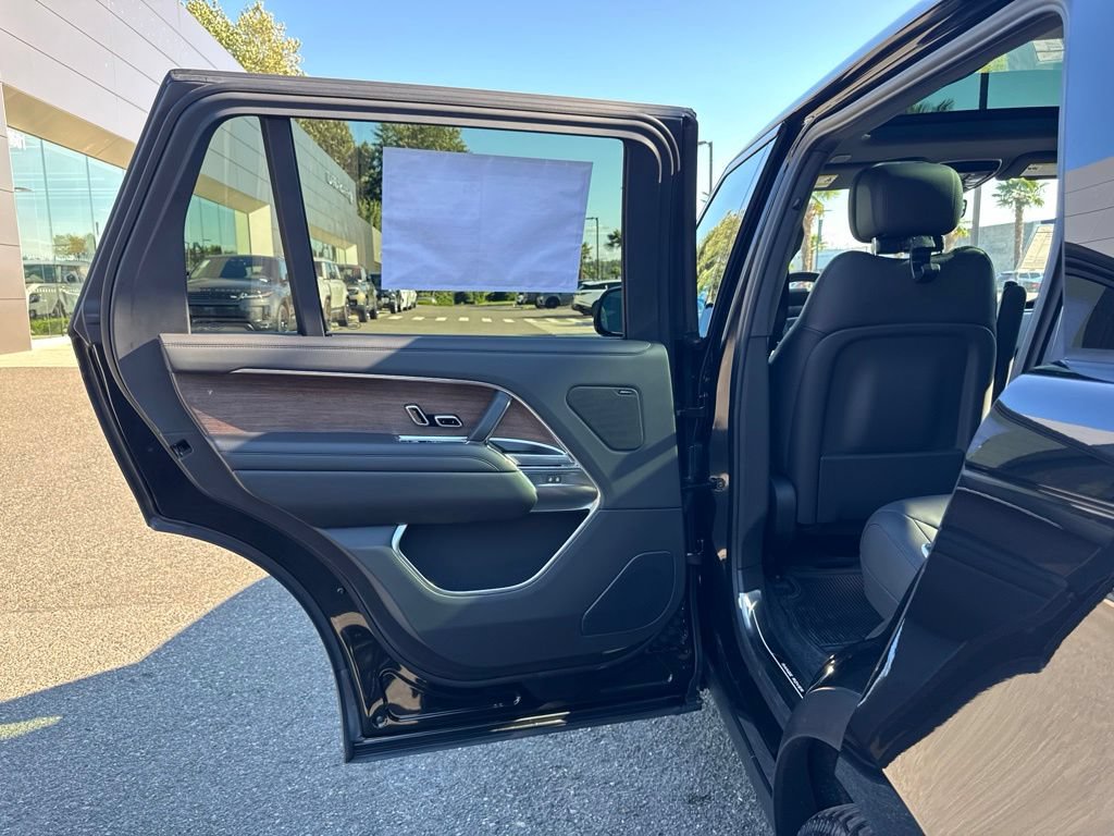New 2026 Land Rover Range Rover Long Wheelbase SE AWD/4WD image 15