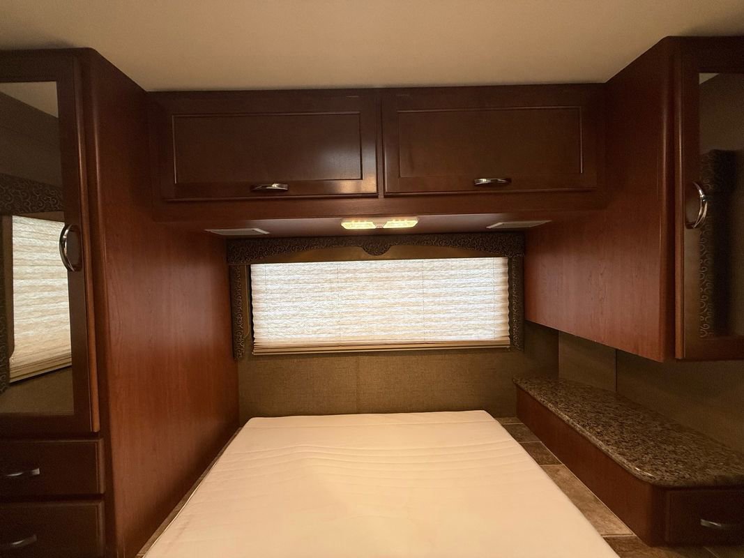 Used 2015 Ford E-450 and Econoline 450 Super Duty w/ Motorhome Prep Package image 42