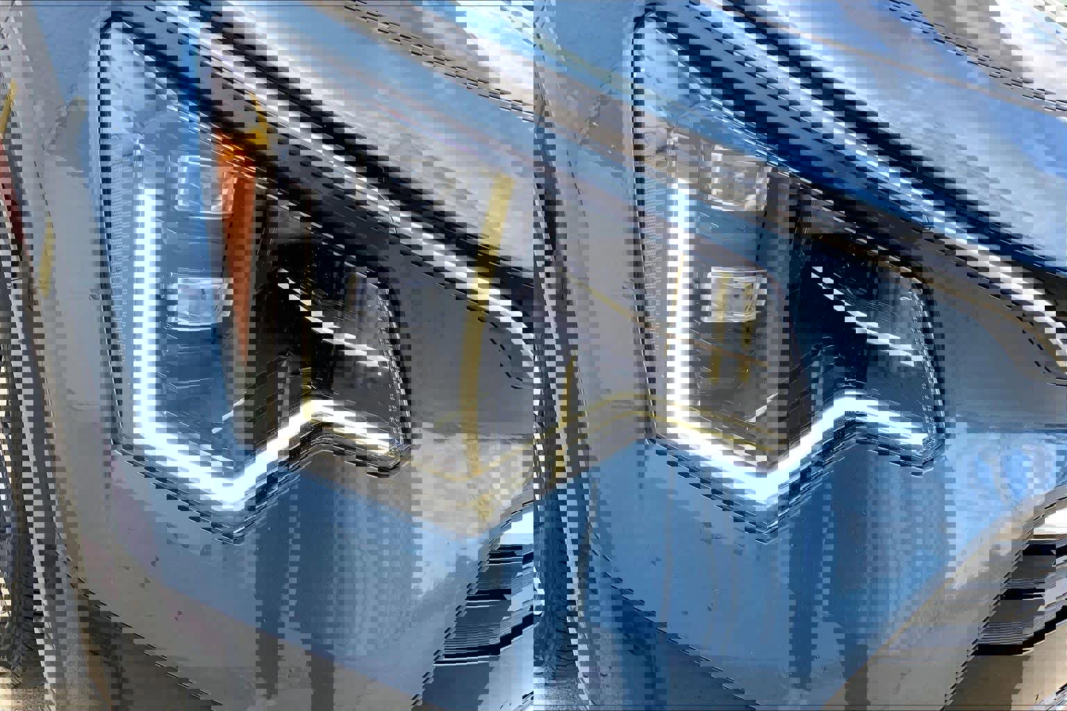 Used 2023 Kia Niro SX Touring image 24