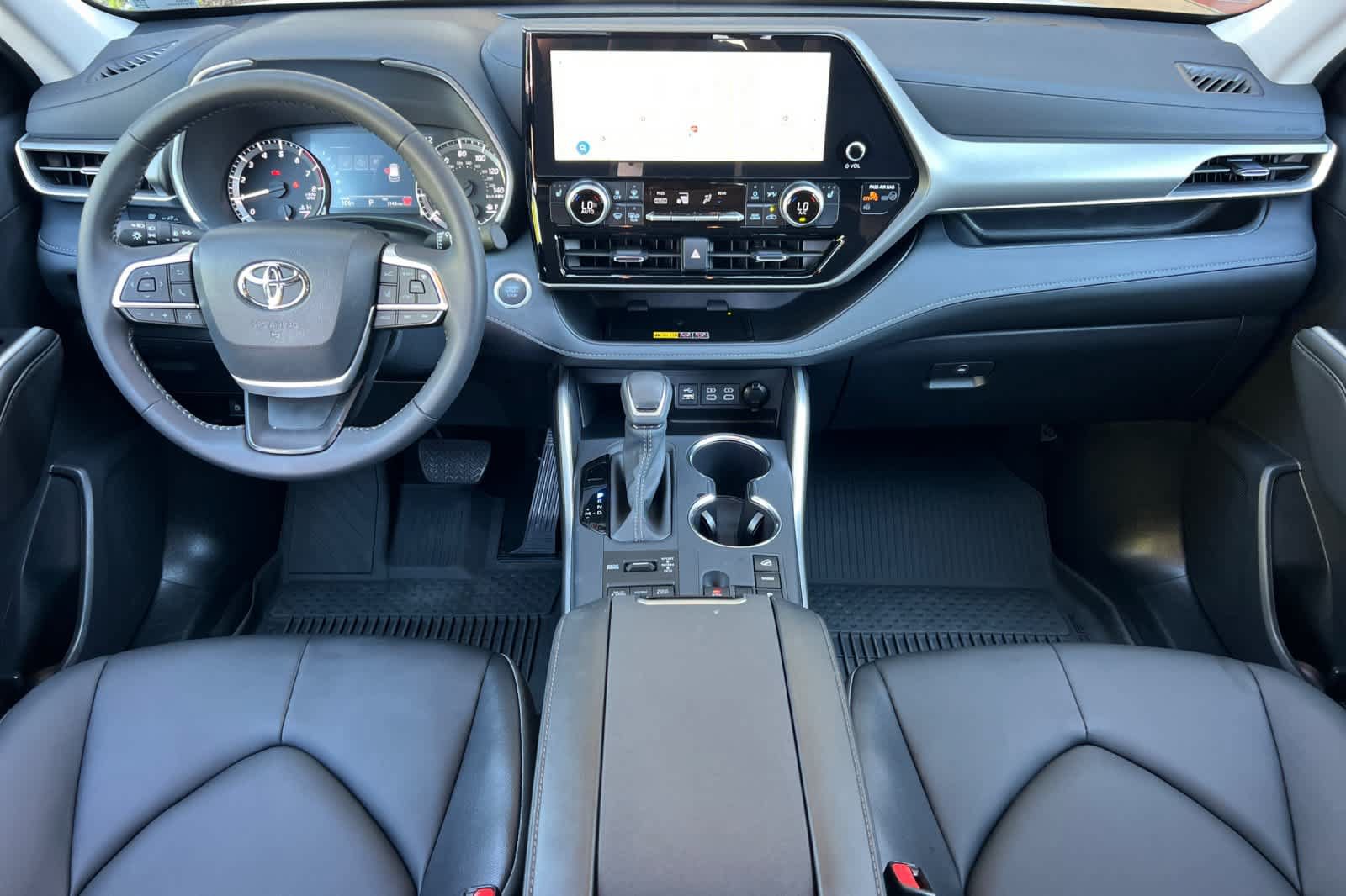 Used 2026 Toyota Highlander XLE AWD/4WD image 3