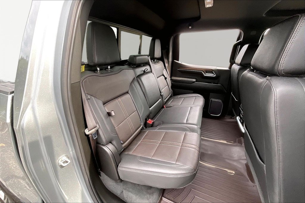 Used 2023 Chevrolet Silverado 1500 High Country w/ Technology Package AWD/4WD image 29