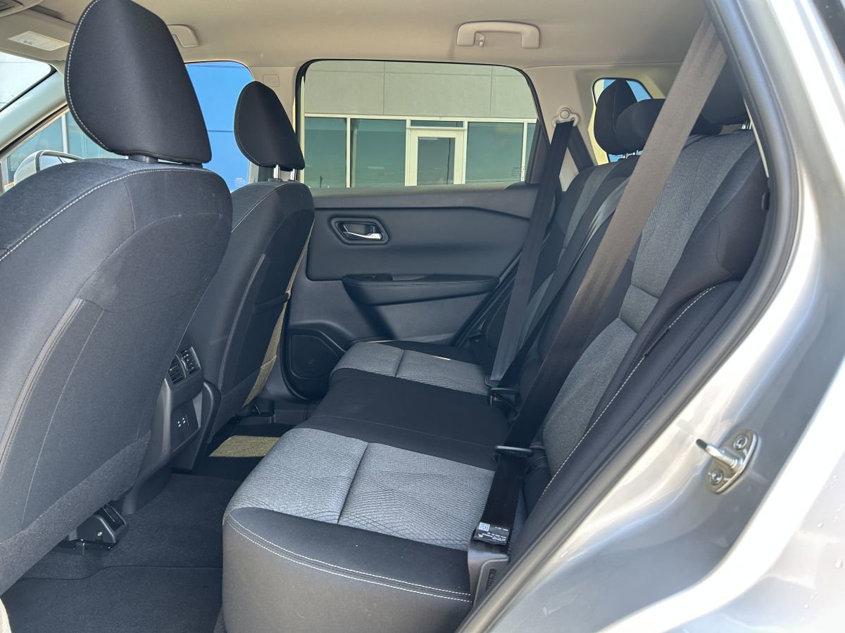 Used 2025 Nissan Rogue SV FWD image 13