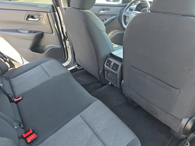 Used 2025 Nissan Rogue SV FWD image 12