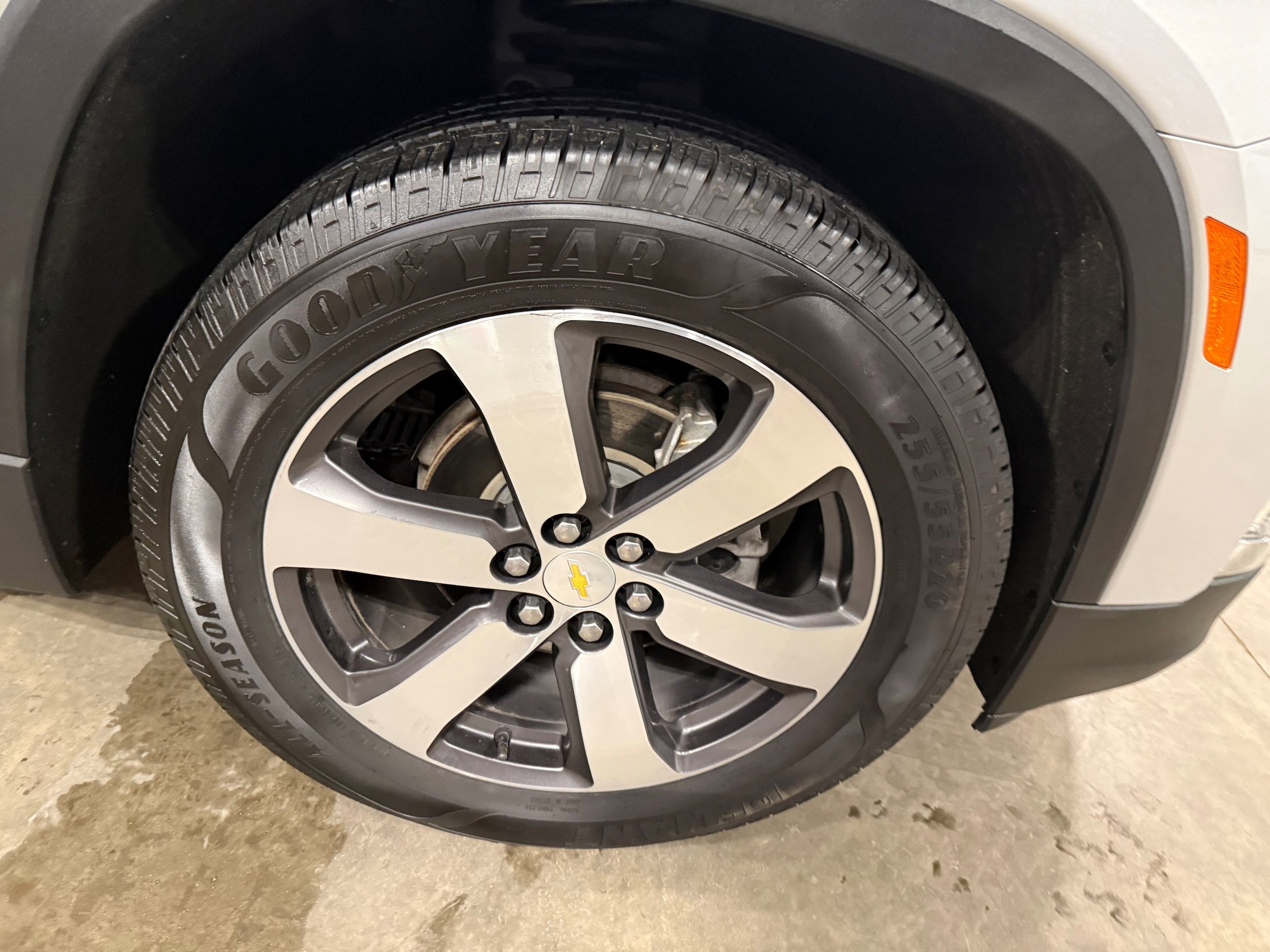 Used 2022 Chevrolet Traverse LT w/ LT Premium Package AWD/4WD image 4