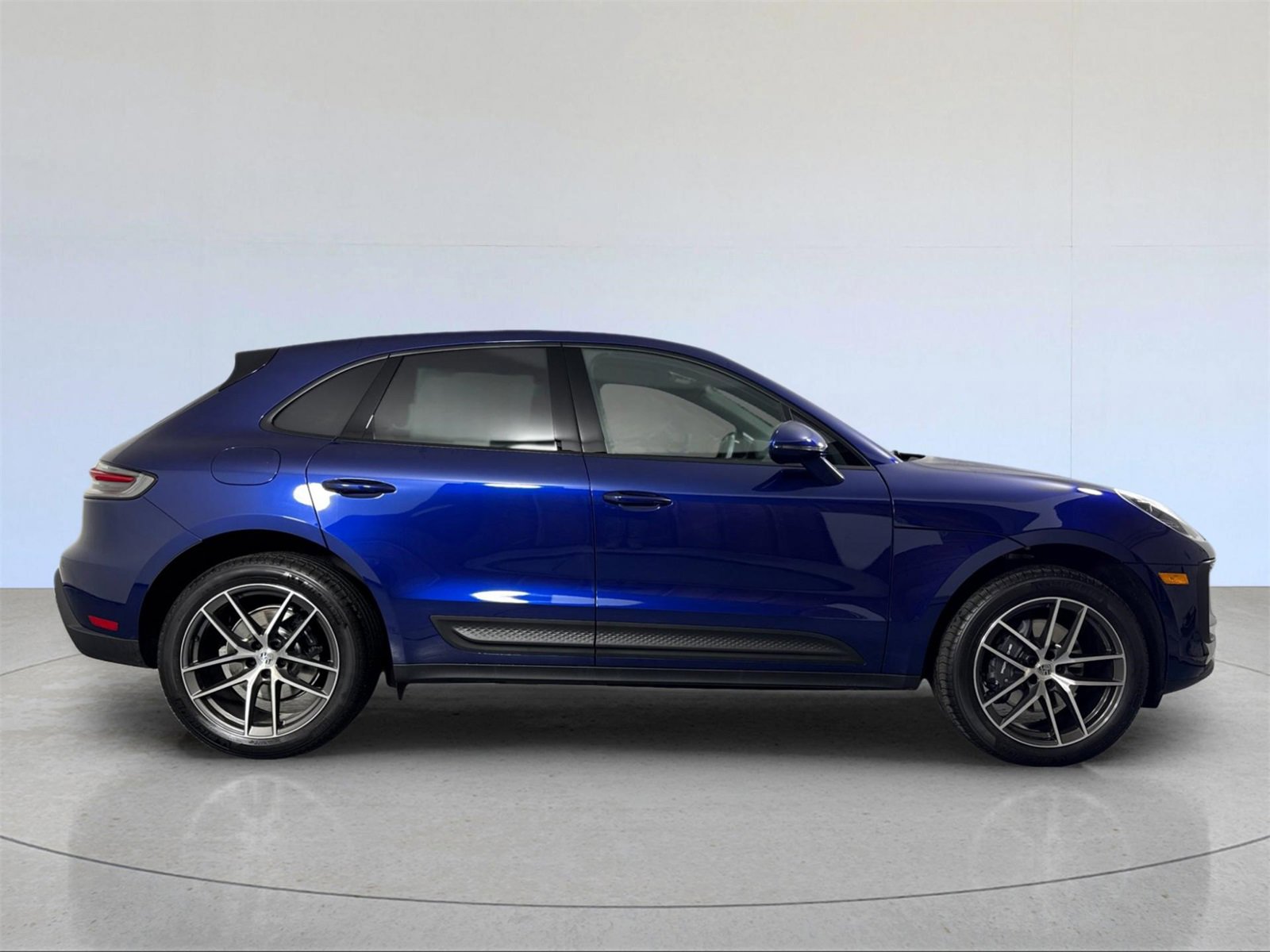 Used 2025 Porsche Macan image 9