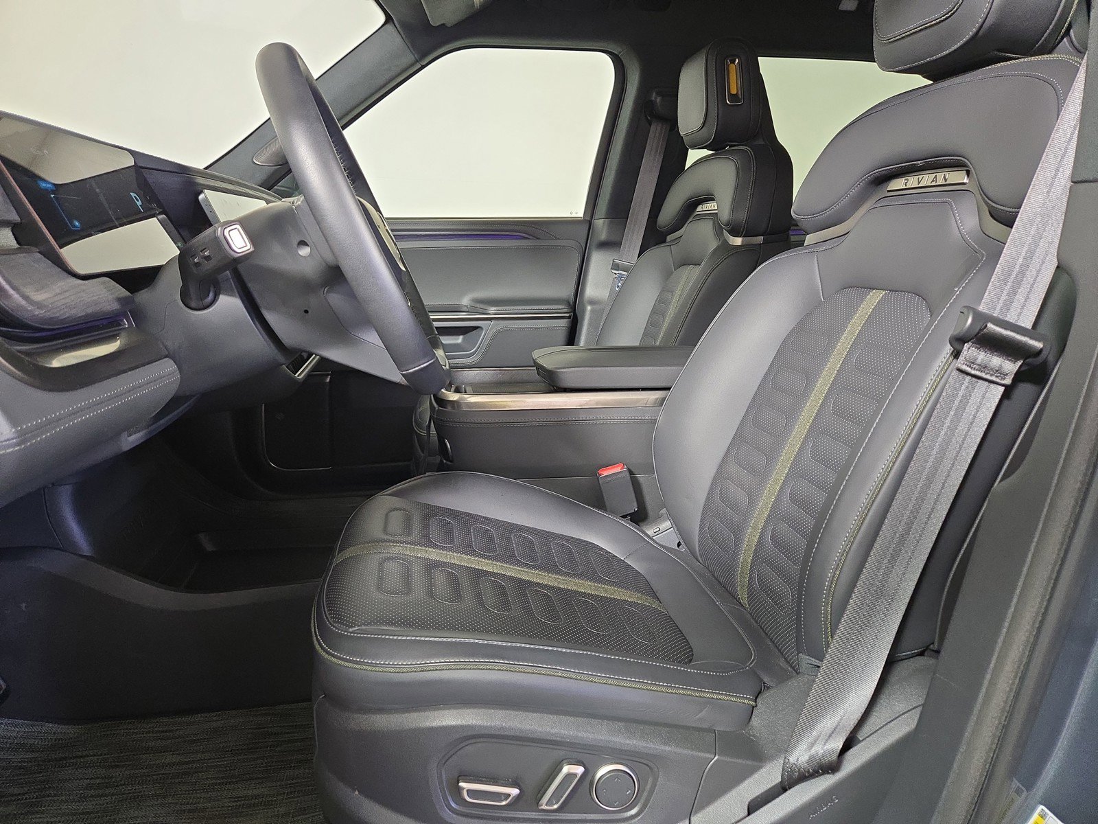 Used 2024 Rivian R1T Adventure image 19