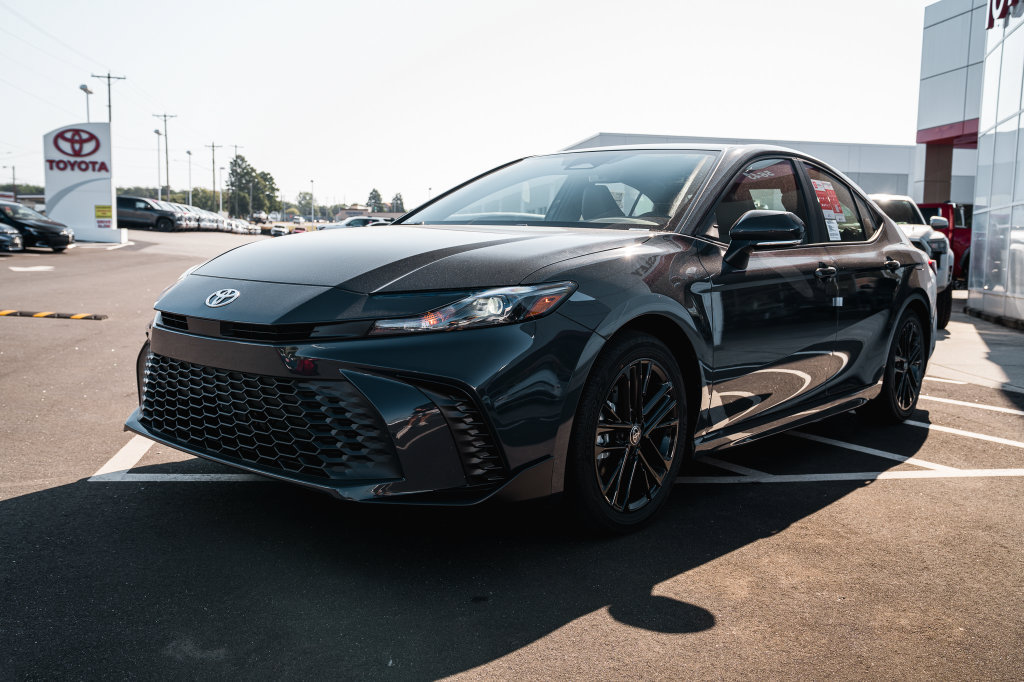 New 2026 Toyota Camry SE w/ Convenience Package FWD image 3