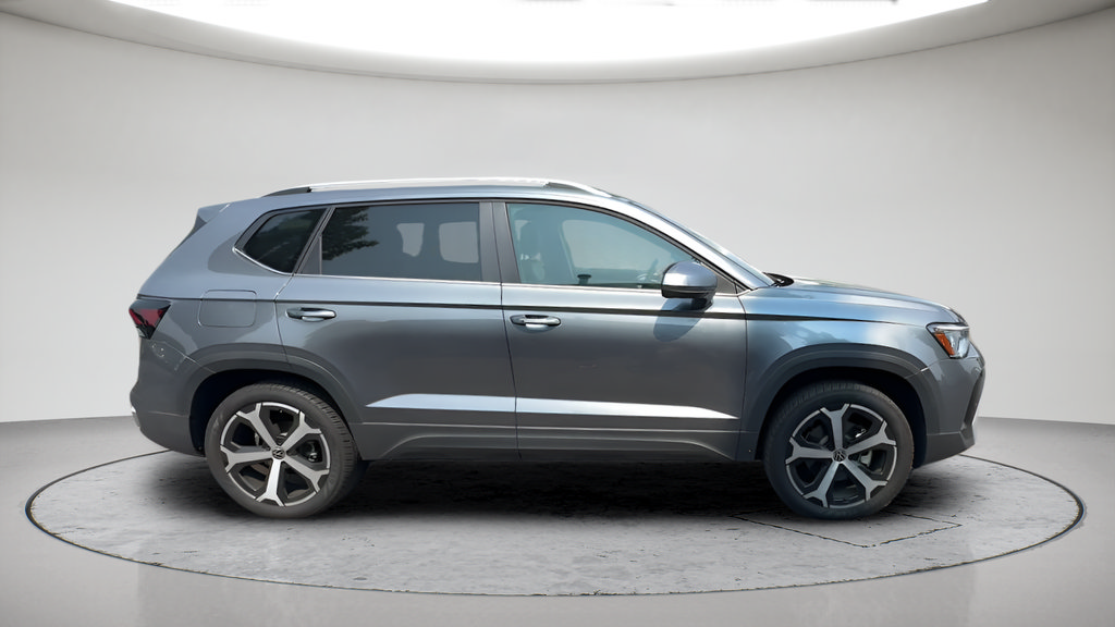 Used 2025 Volkswagen Taos SEL AWD/4WD image 5