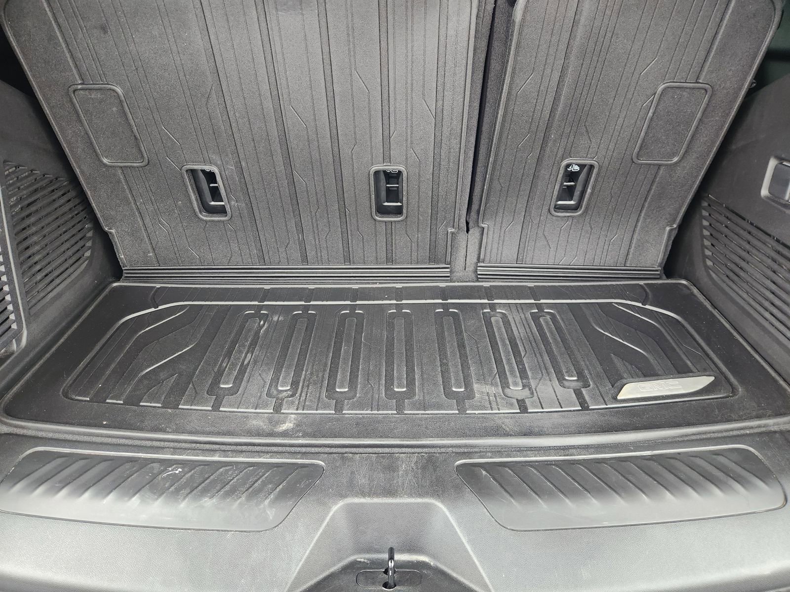 Used 2024 GMC Yukon SLT image 37