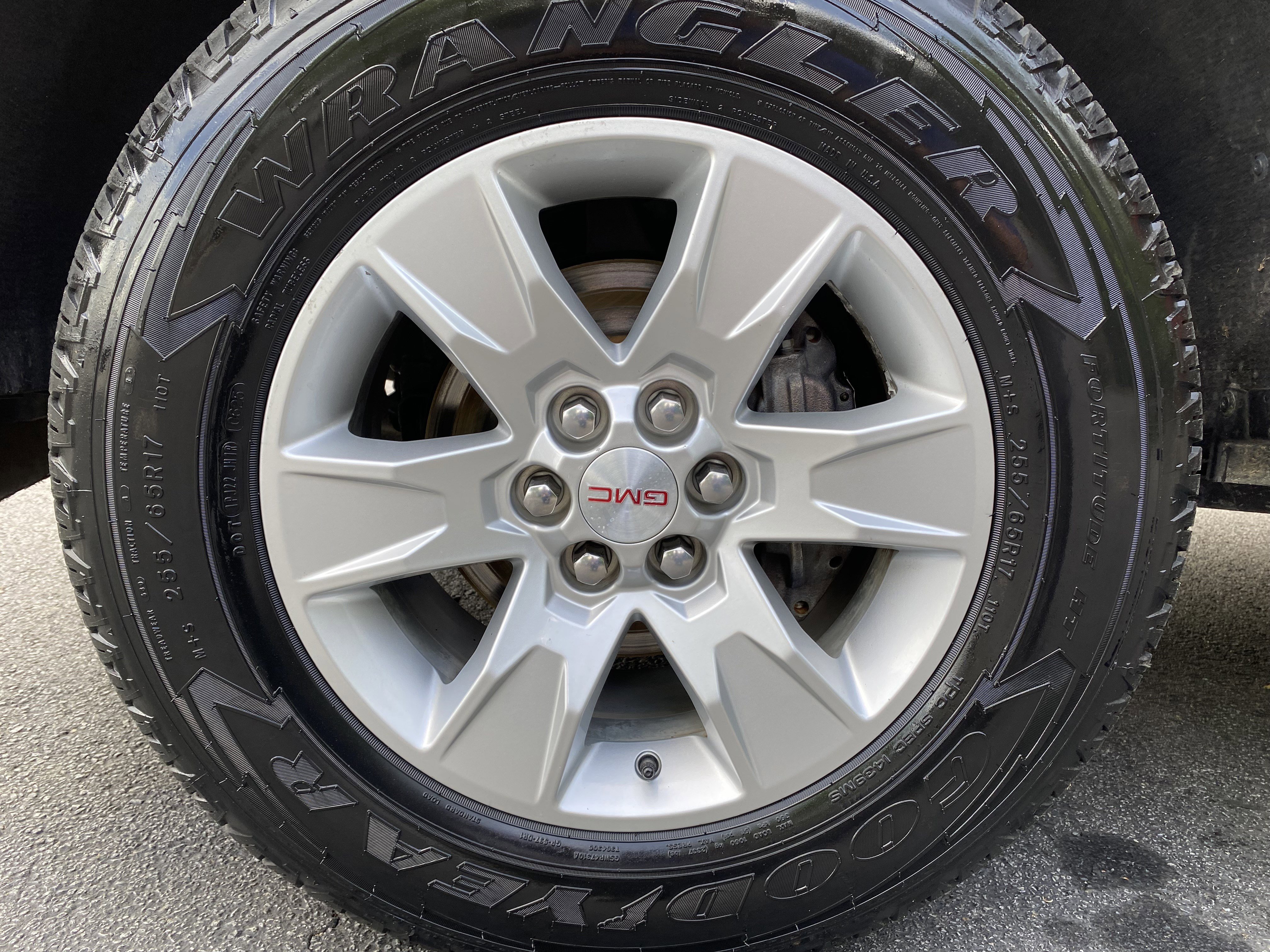 Used 2018 GMC Canyon SLE image 39